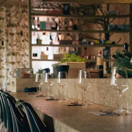 - Self Check-in ホテル *