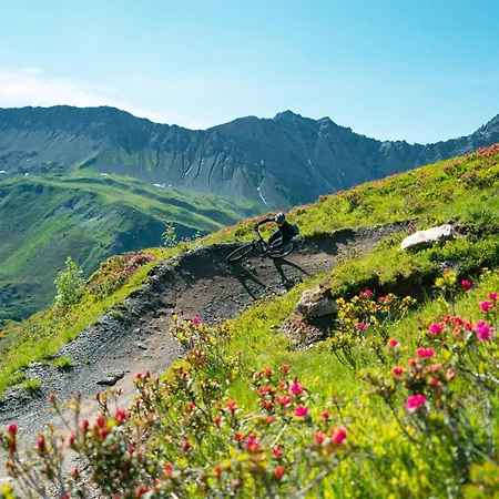 - Self Check-in ホテル *